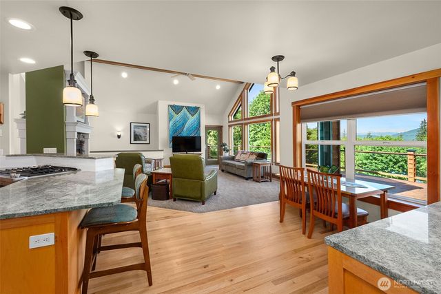 16480 Mountain View Road, Mount Vernon, WA 98274
