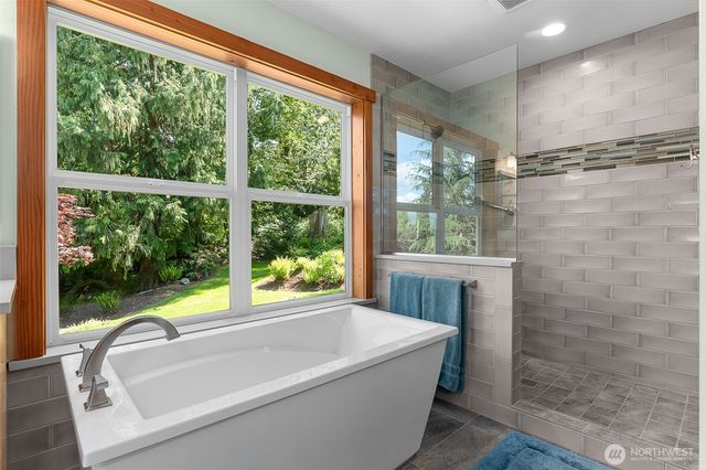 16480 Mountain View Road, Mount Vernon, WA 98274