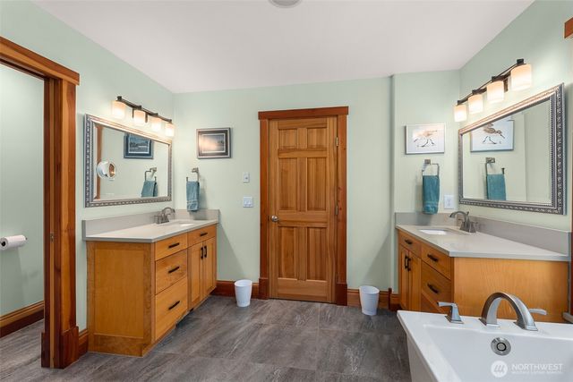16480 Mountain View Road, Mount Vernon, WA 98274