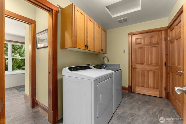 16480 Mountain View Road, Mount Vernon, WA 98274