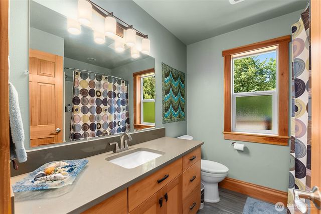 16480 Mountain View Road, Mount Vernon, WA 98274