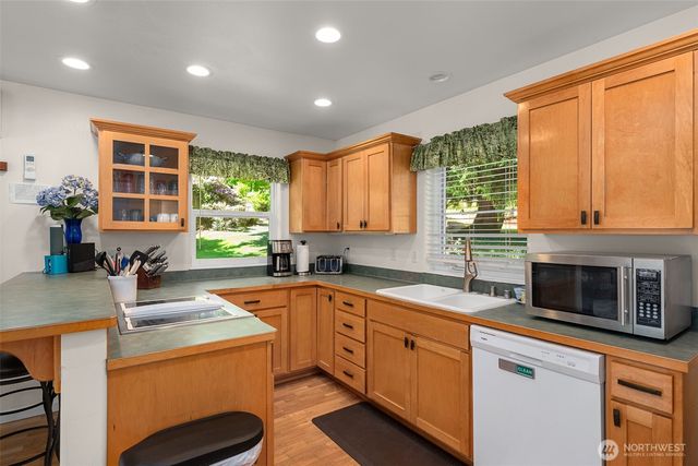 16480 Mountain View Road, Mount Vernon, WA 98274