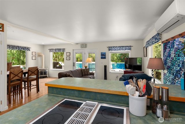 16480 Mountain View Road, Mount Vernon, WA 98274