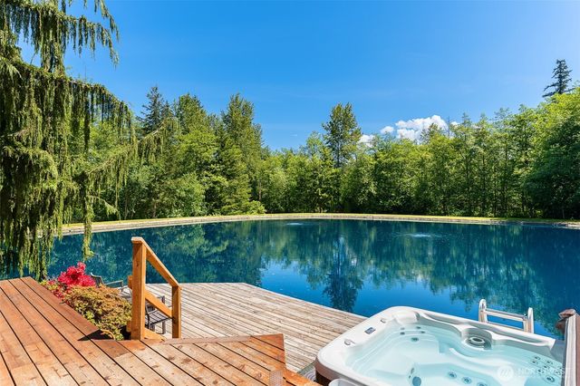 16480 Mountain View Road, Mount Vernon, WA 98274