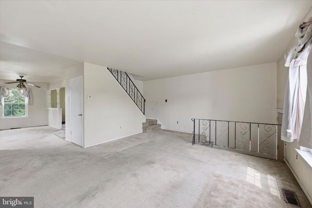 8135 LINDBERGH BLVD, Philadelphia, PA 19153