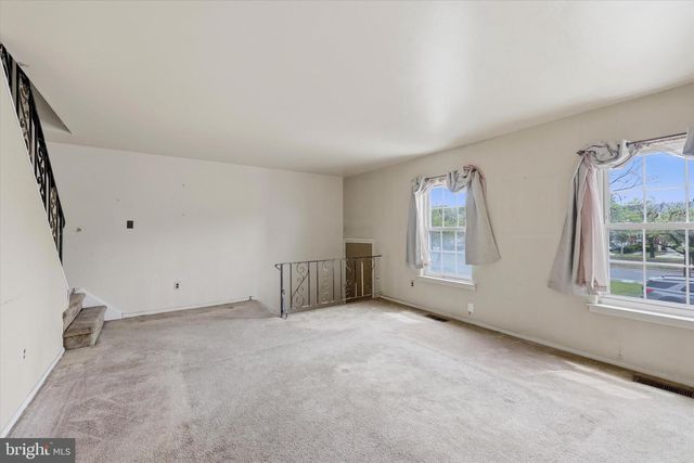 8135 LINDBERGH BLVD, Philadelphia, PA 19153