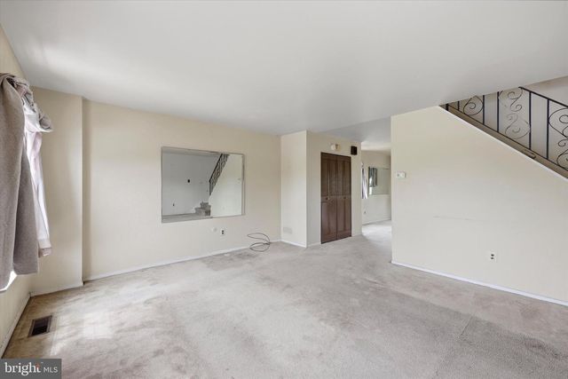 8135 LINDBERGH BLVD, Philadelphia, PA 19153