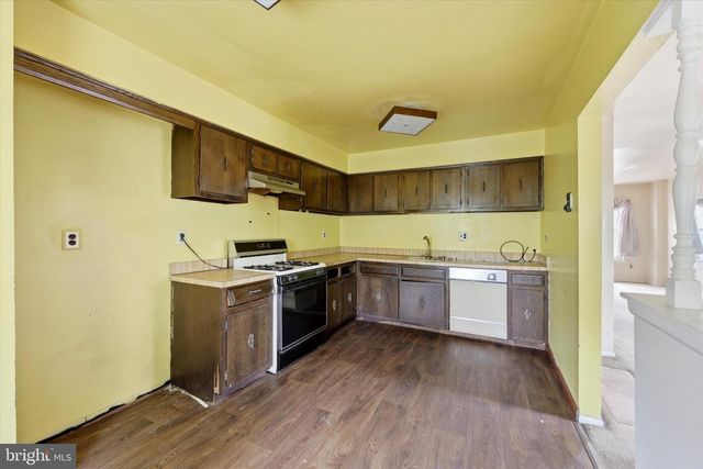 8135 LINDBERGH BLVD, Philadelphia, PA 19153