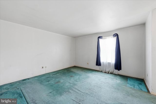 8135 LINDBERGH BLVD, Philadelphia, PA 19153
