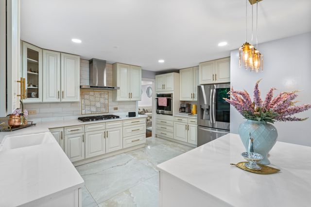 13747 S 88th Avenue, Orland Park, IL 60462