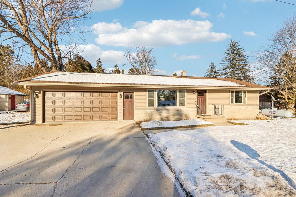 W1083 Lake DRIVE, Campbellsport, WI 53010