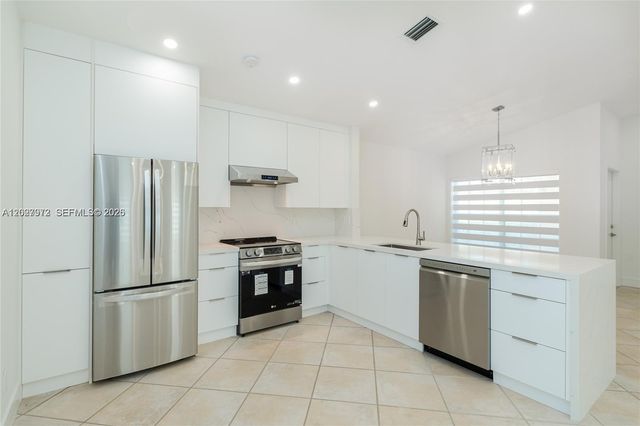 812 Garnet Circle 812, Weston, FL 33326