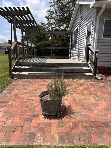 1953 Nc Highway 66 S, Kernersville, NC 27284