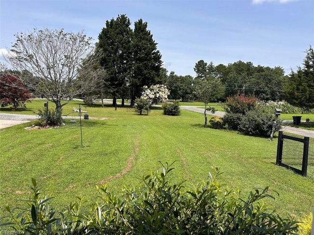 1953 Nc Highway 66 S, Kernersville, NC 27284