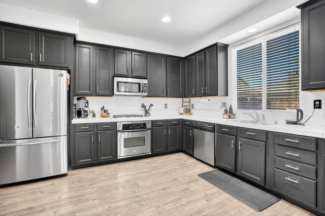 967 Papaya Street, Madera, CA 93638