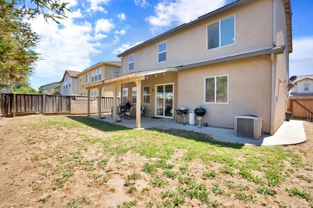 967 Papaya Street, Madera, CA 93638