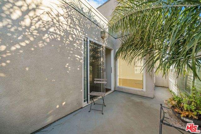 1036 S Serrano Avenue 401, Los Angeles, CA 90006