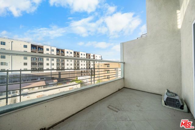 1036 S Serrano Avenue 401, Los Angeles, CA 90006