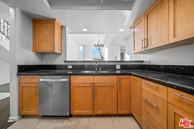 1036 S Serrano Avenue 401, Los Angeles, CA 90006