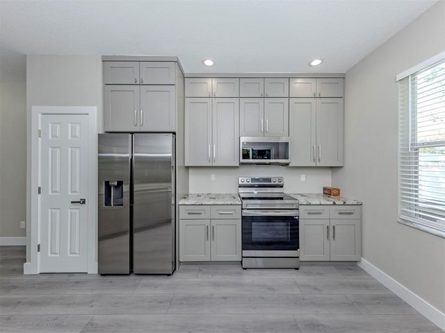3941 YELLOWSTONE CIRCLE, Sarasota, FL 34233