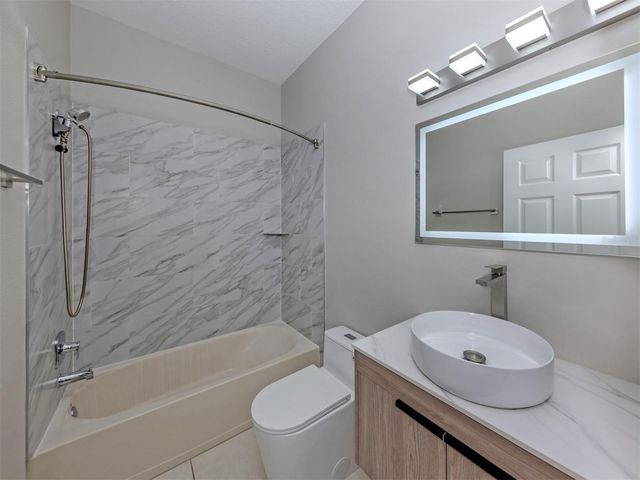 3941 YELLOWSTONE CIRCLE, Sarasota, FL 34233