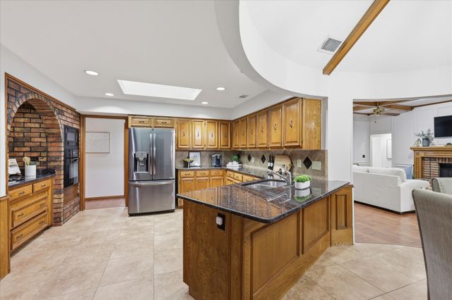1516 Glastonbury Drive, Plano, TX 75075