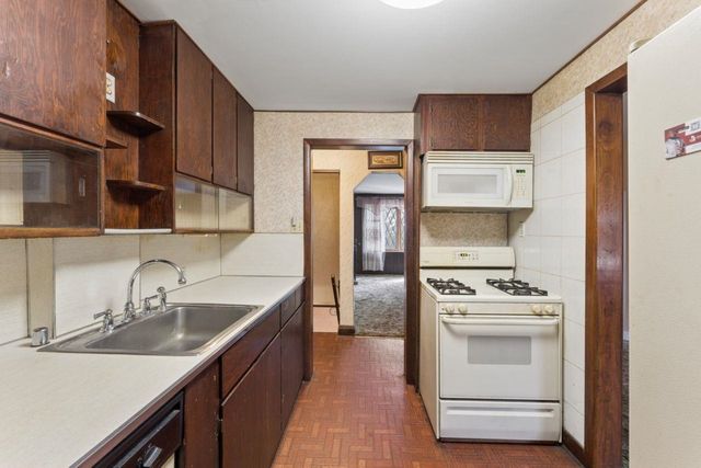 71 3RD ST, Bayonne, NJ 07002