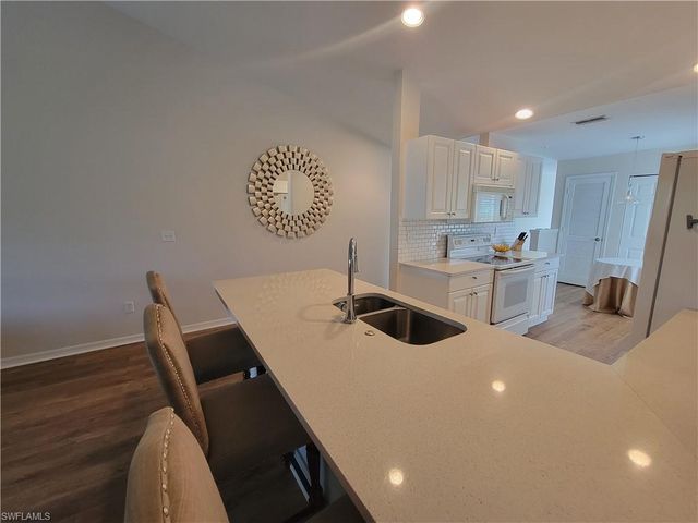 4950 Deerfield WAY D-202, Naples, FL 34110