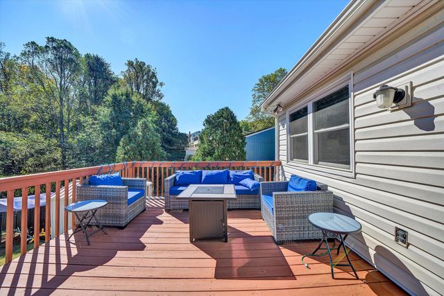 2124 BEAVERS LN, Vinton, VA 24179