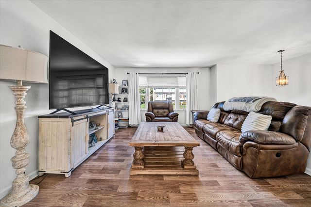 2124 BEAVERS LN, Vinton, VA 24179