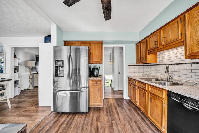 2124 BEAVERS LN, Vinton, VA 24179