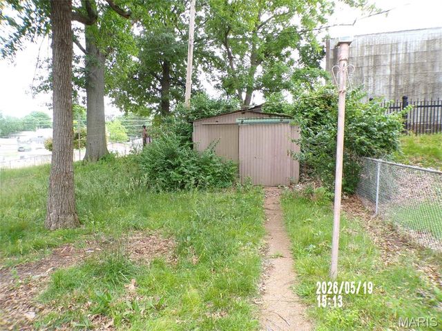 379 PORCHESTER Drive, Unincorporated, MO 63125
