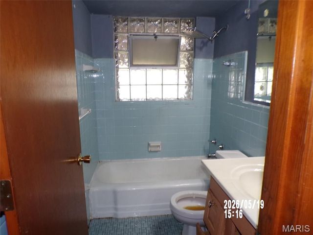 379 PORCHESTER Drive, Unincorporated, MO 63125