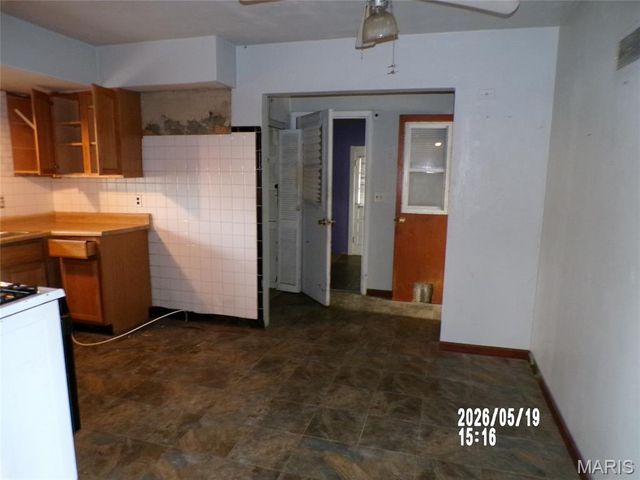379 PORCHESTER Drive, Unincorporated, MO 63125