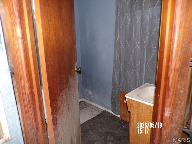 379 PORCHESTER Drive, Unincorporated, MO 63125