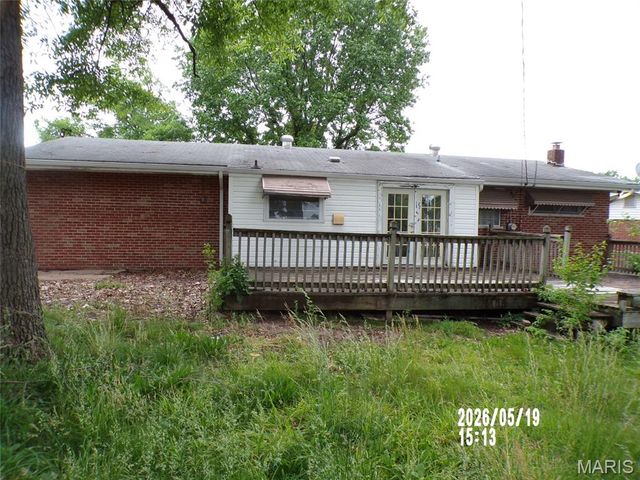 379 PORCHESTER Drive, Unincorporated, MO 63125
