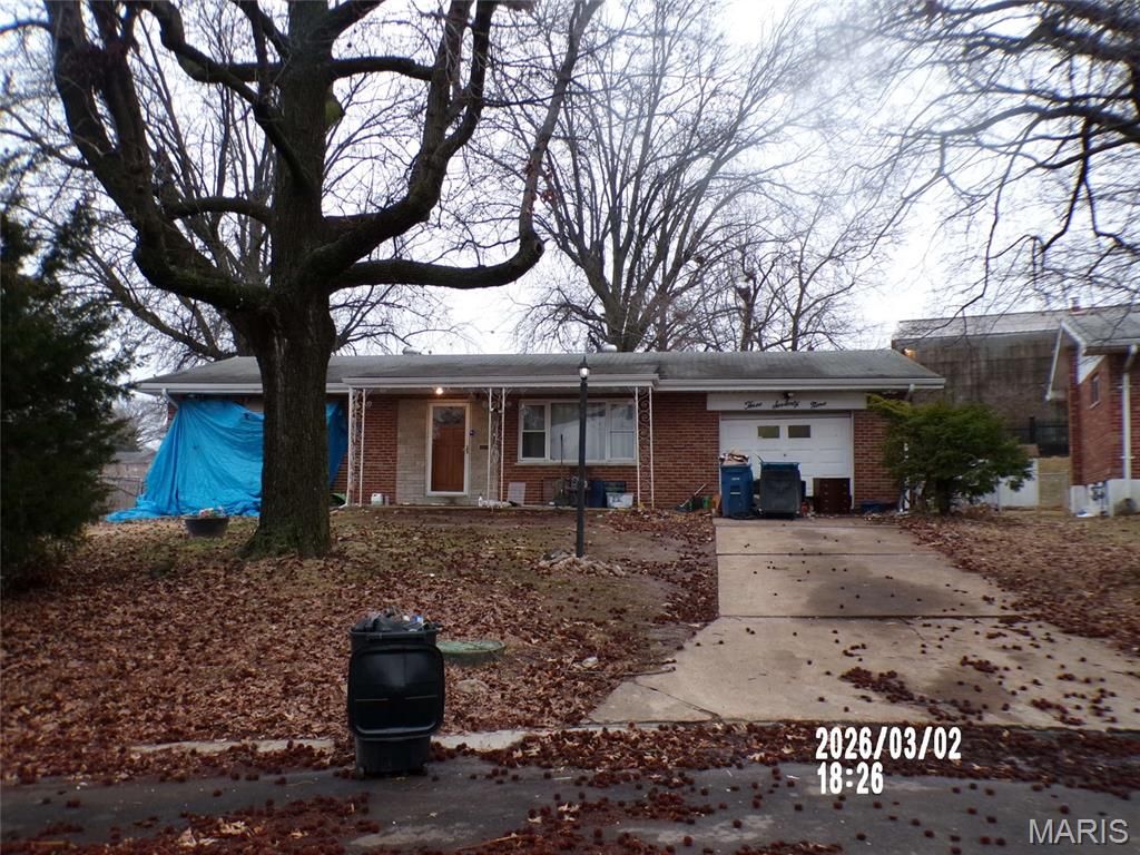 379 PORCHESTER Drive, Unincorporated, MO 63125
