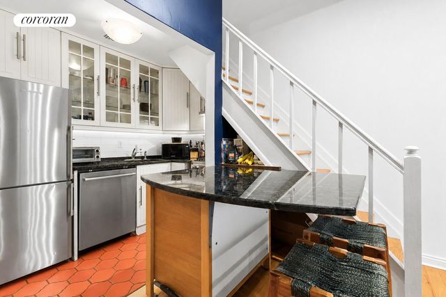 407 W 40th St Apt 5A, New York City, NY 10018