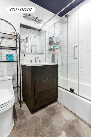 407 W 40th St Apt 5A, New York City, NY 10018