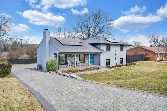 2352 Cantle LN, Roanoke, VA 24018