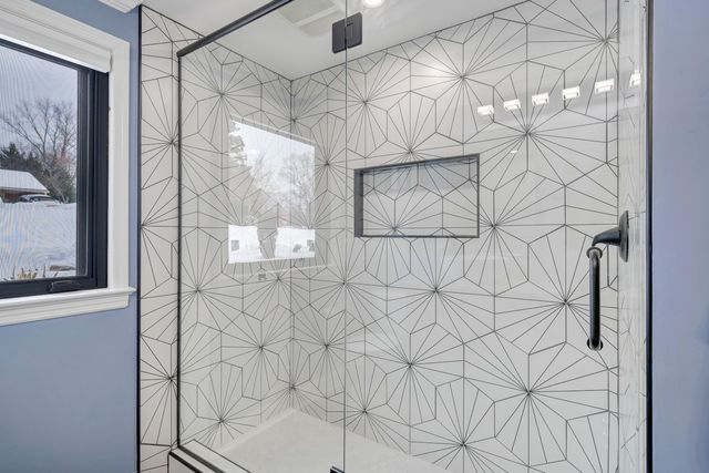 2352 Cantle LN, Roanoke, VA 24018