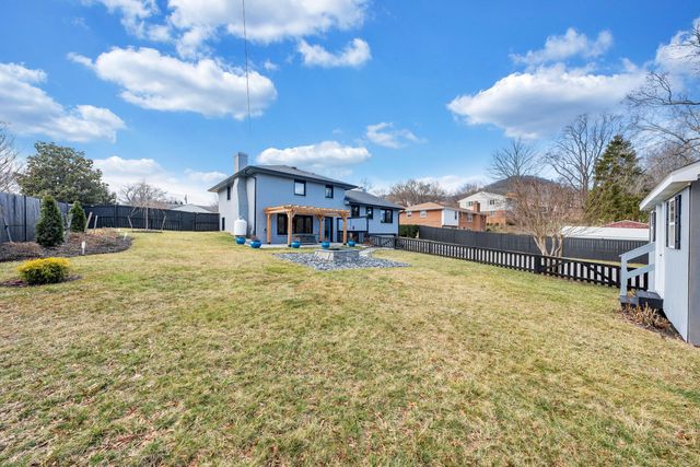 2352 Cantle LN, Roanoke, VA 24018