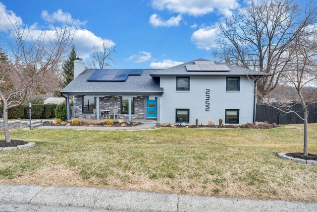 2352 Cantle LN, Roanoke, VA 24018