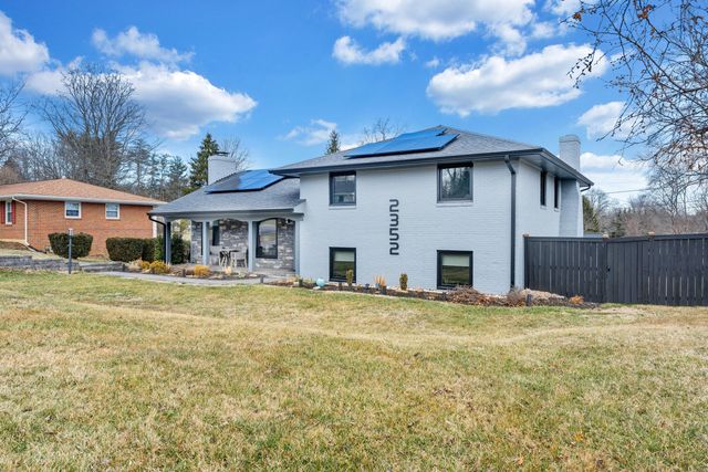 2352 Cantle LN, Roanoke, VA 24018