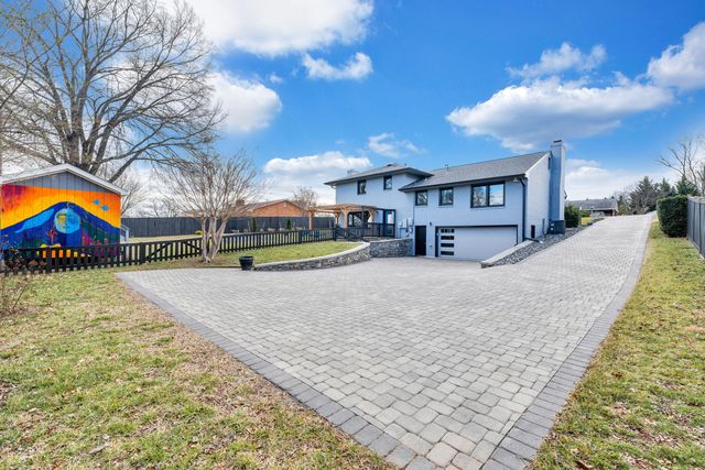 2352 Cantle LN, Roanoke, VA 24018