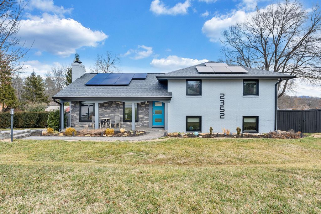 2352 Cantle LN, Roanoke, VA 24018