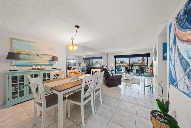 3111 PASS A GRILLE WAY 110, St Petersburg, FL 33706