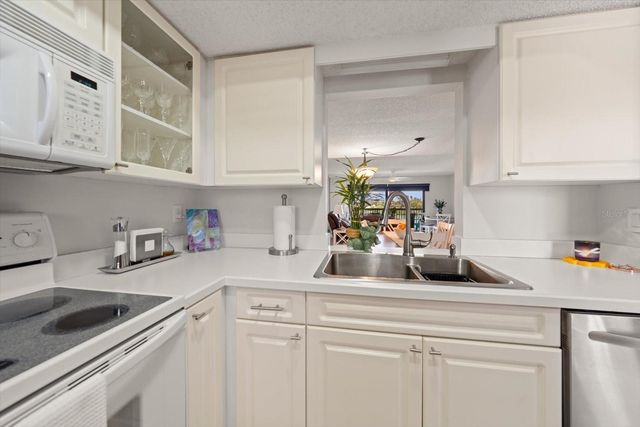 3111 PASS A GRILLE WAY 110, St Petersburg, FL 33706