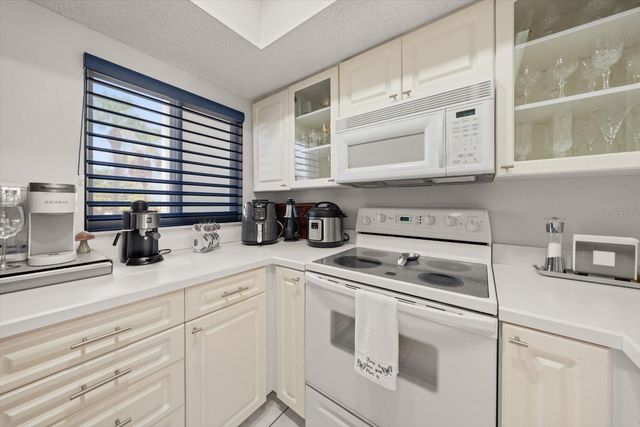 3111 PASS A GRILLE WAY 110, St Petersburg, FL 33706