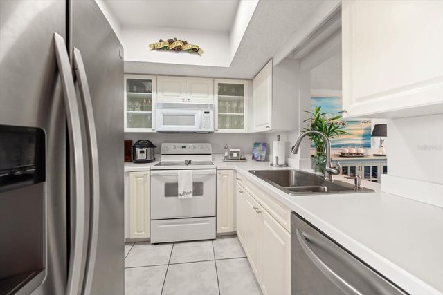 3111 PASS A GRILLE WAY 110, St Petersburg, FL 33706